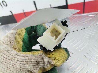 Кнопка стеклоподъемника, ориг. номер 8481005050, Toyota Avensis 2006-2009