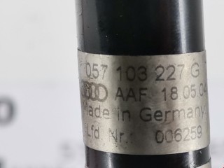 Патрубок вентиляции картера, ориг. номер 057103227G, Audi A8 2002-2005