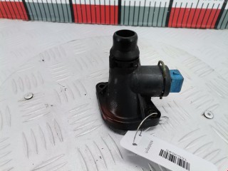 Фланец (тройник) системы охлаждения, ориг. номер 050121133D, 050121132B, Volkswagen Passat 1996-2001