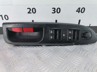 Блок управления стеклоподъемниками Volkswagen Passat 2005-2010