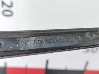 Щеткодержатель задний, ориг. номер 1J6955707A, Volkswagen Golf 1991-2000