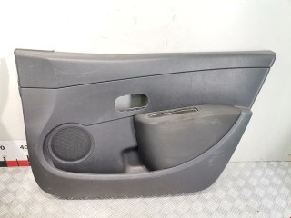 Обшивка двери передней правой (дверная карта) Renault Clio 2003-2013