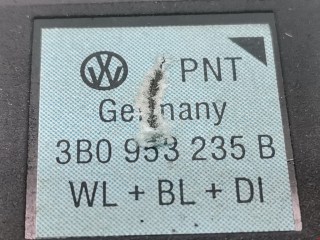 Кнопка аварийной сигнализации, ориг. номер 3B0953235B, Volkswagen Passat 1988-1997