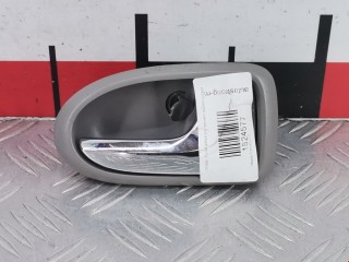 Ручка внутренняя задняя правая Mazda Premacy 1999-2001