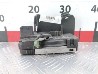 Замок двери передней правой Opel Zafira 2003-2006