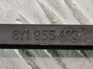 Щеткодержатель (поводок стеклоочистителя, дворник), ориг. номер 6Y1955410, Skoda Fabia 1999-2004