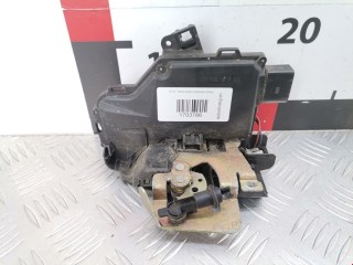 Замок двери передней правой Audi A6 1997-2001
