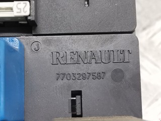 Блок предохранителей, ориг. номер 7703297587, Renault Master 1998-2003