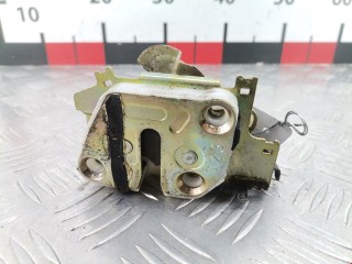 Замок двери задней правой, ориг. номер D20172310A, Mazda Demio 1999-2003