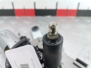 Моторчик заднего стеклоочистителя (дворника), ориг. номер MR339836, Mitsubishi Carisma 1995-1999