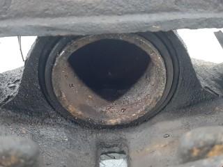 Суппорт передний правый, ориг. номер 581302Y000, Kia Sportage 2010-2014