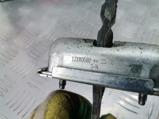 Ограничитель открывания двери передней, ориг. номер 13180682, 13242975, Opel Corsa 2006-2011