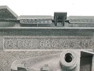 Накладка декоративная на торпедо, ориг. номер A1646804417, 1646804417, Mercedes ML W164 2005-2008