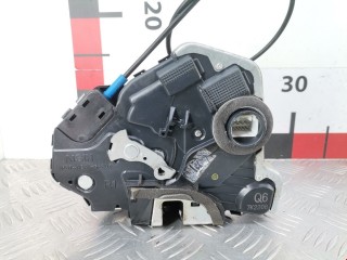 Замок двери передней правой, ориг. номер 6903002250, Toyota Auris 2006-2010