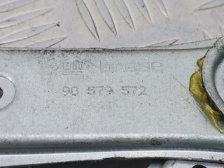 Стеклоподъемник передний правый, ориг. номер 90579572, 9118665, Opel Zafira 1999-2003