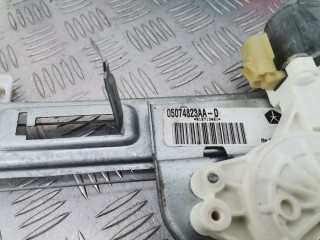 Стеклоподъемник электрический задний левый, ориг. номер 5179963AA, 05074823AA, Jeep Compass 2010-2013