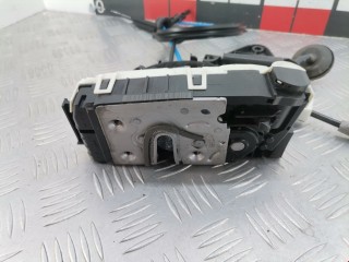 Замок двери задней правой Mercedes C W204 2007-2011