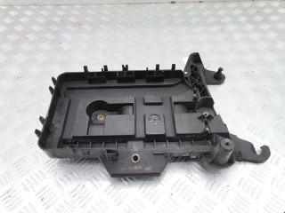 Полка аккумулятора Volkswagen Touran 2003-2006
