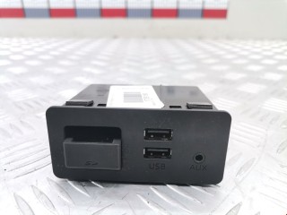 Разъем AUX / USB, ориг. номер D09H669U0, 904526412446, Mazda CX3 2015-2018