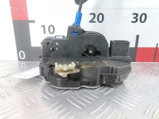 Замок двери передней левой, ориг. номер 13579518, Opel Astra 2006-2014