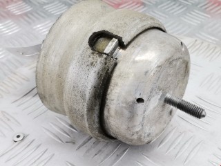 Подушка крепления двигателя, ориг. номер 4B3199379M, Audi A4 1999-2001