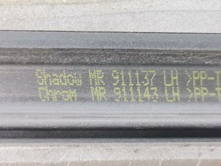 Молдинг двери задней левой, ориг. номер MR911137, Mitsubishi Space Star 1998-2002