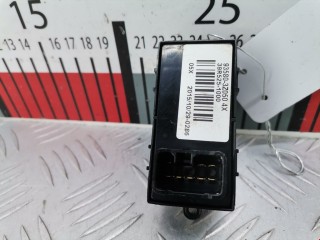 Кнопка стеклоподъемника, ориг. номер 93580-3Z050, Hyundai i40 2011-2015