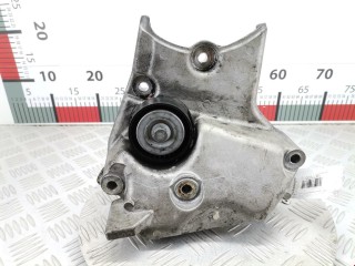 Кронштейн двигателя Opel Zafira 2008-2014