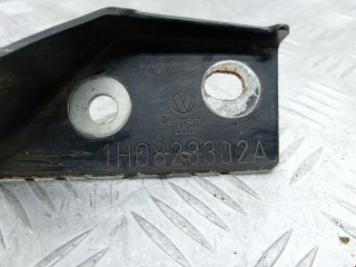 Петля капота правая, ориг. номер 1H0823302A, Volkswagen Golf 1991-2000