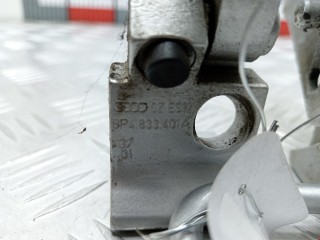Петля двери, ориг. номер 8P4833411A, Audi A3 2004-2008