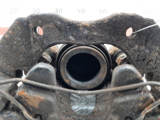 Суппорт передний левый, ориг. номер 1682876, Ford Focus 2007-2011