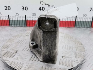 Кронштейн двигателя, ориг. номер 8D0199307P, 8D0199305A, Volkswagen Passat 1996-2001