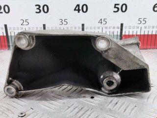 Кронштейн двигателя, ориг. номер 8D0199307P, 8D0199305A, Volkswagen Passat 1996-2001