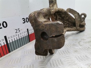 Кулак поворотный правый, Nissan Navara 2001-2007