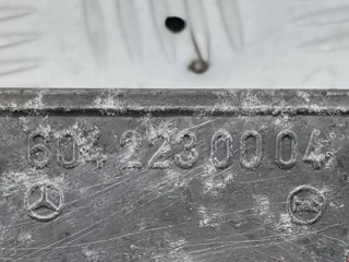 Кронштейн двигателя, ориг. номер 6042230004, A6042230004, Mercedes C W202 1993-1997