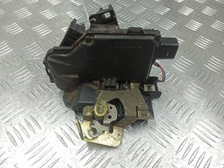Замок двери задней правой Audi A6 1997-2001