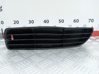 Заглушка (решетка) в бампер Audi A4 1994-1997