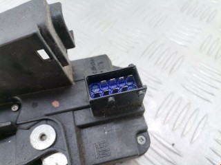 Замок двери передней левой, ориг. номер 24444015, Opel Astra 1994-2002