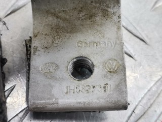 Петля крышки багажника, ориг. номер 1H6827301, Volkswagen Golf 1991-2000