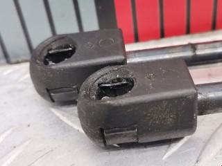 Амортизатор крышки багажника (3-5 двери), ориг. номер 8200377199, ML5826, Renault Scenic 2003-2006