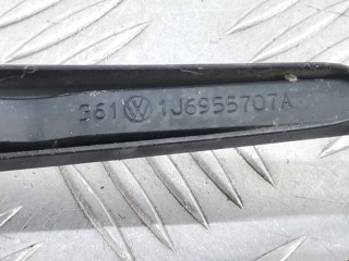 Щеткодержатель задний, ориг. номер 1J6955707A, Volkswagen Golf 1997-2006