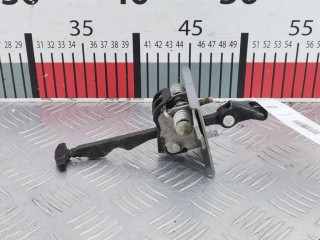 Ограничитель открывания двери передней Peugeot 308 2007-2011