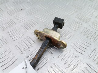 Ограничитель открывания двери передней, ориг. номер MB819507, Mitsubishi L200 2005-2006