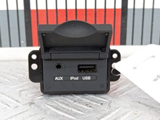 Разъем AUX / USB, ориг. номер 961121D000, Kia Carens 2006-2012