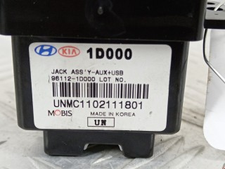 Разъем AUX / USB, ориг. номер 961121D000, Kia Carens 2006-2012