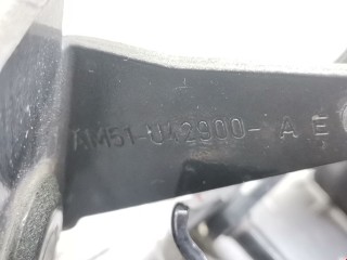 Петля крышки багажника, ориг. номер AM51U42900AE, Ford Focus 2011-2015