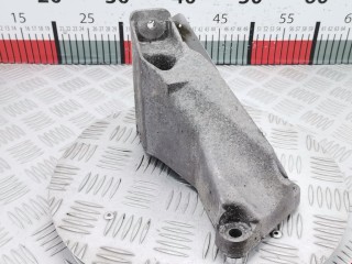 Кронштейн двигателя, ориг. номер 8D0199307P, 8D0199305A, Volkswagen Passat 2000-2005