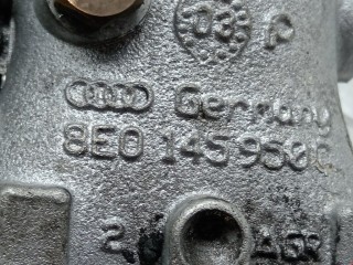 Заслонка дроссельная, ориг. номер 8E0145950C, Volkswagen Passat 2000-2005
