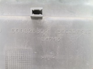 Молдинг двери передней правой, ориг. номер 500326809, Iveco Daily 1999-2006