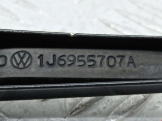 Щеткодержатель задний, ориг. номер 1J6955707A, Volkswagen Golf 1991-2000